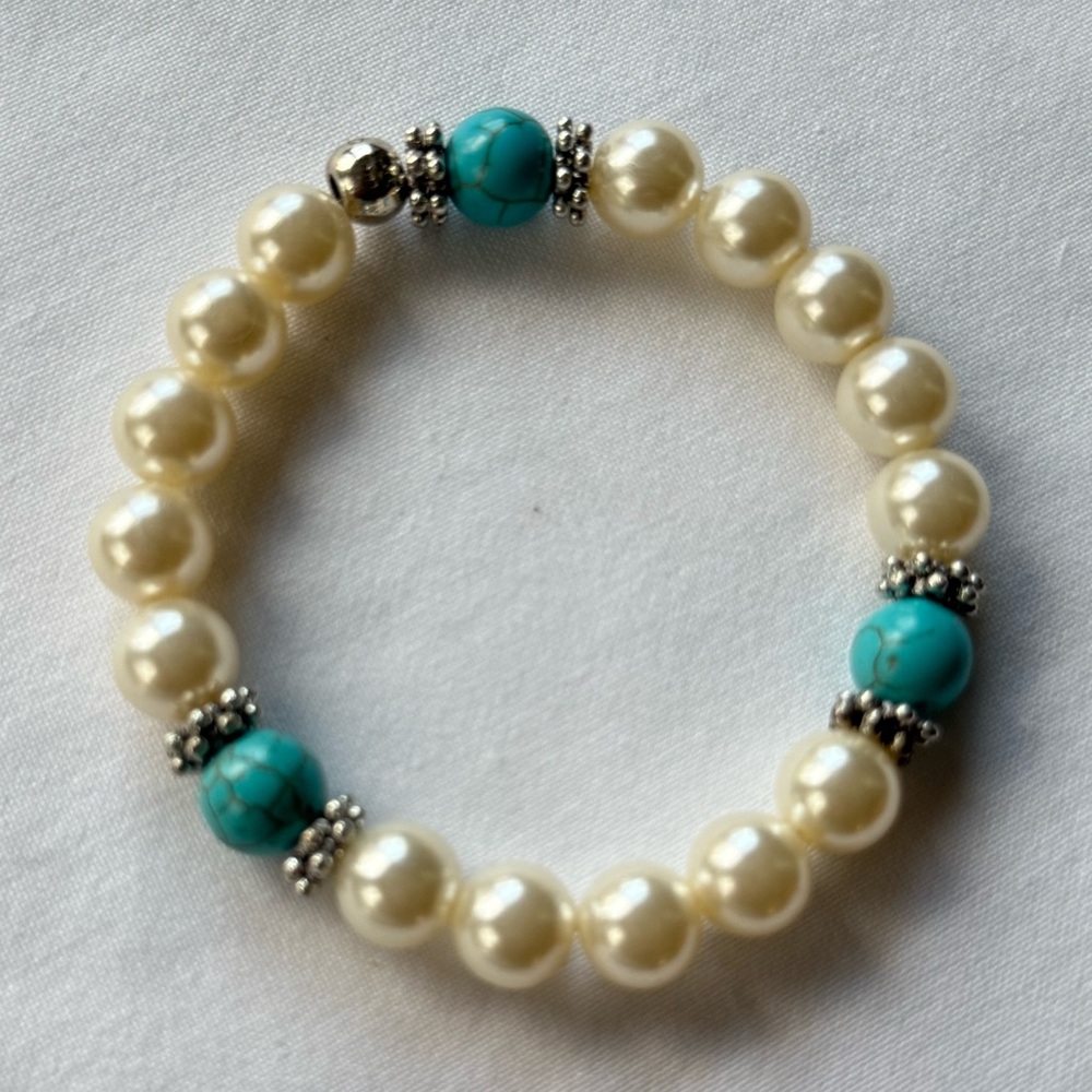 Elegant Pearl and Turquoise Beaded Bracelet